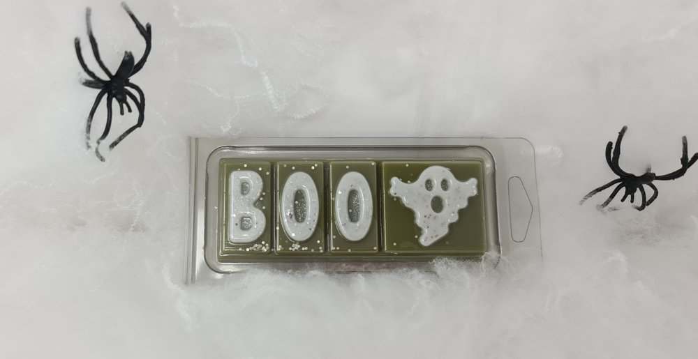 Halloween-themed Boo Cinnamon Orange Clamshell Wax Melt with "BOO" and ghost design, featuring cinnamon and orange fragrance.