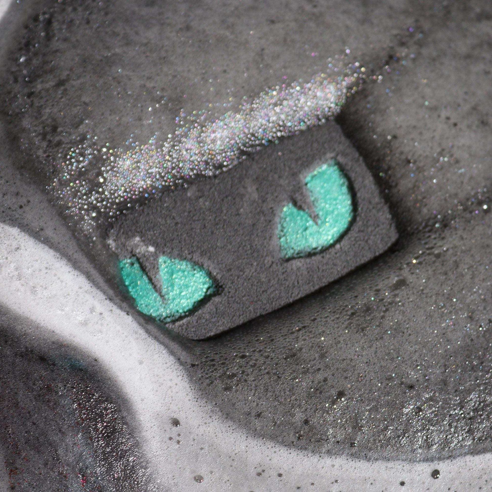 Cats eyes Halloween bath bomb with teal eyes