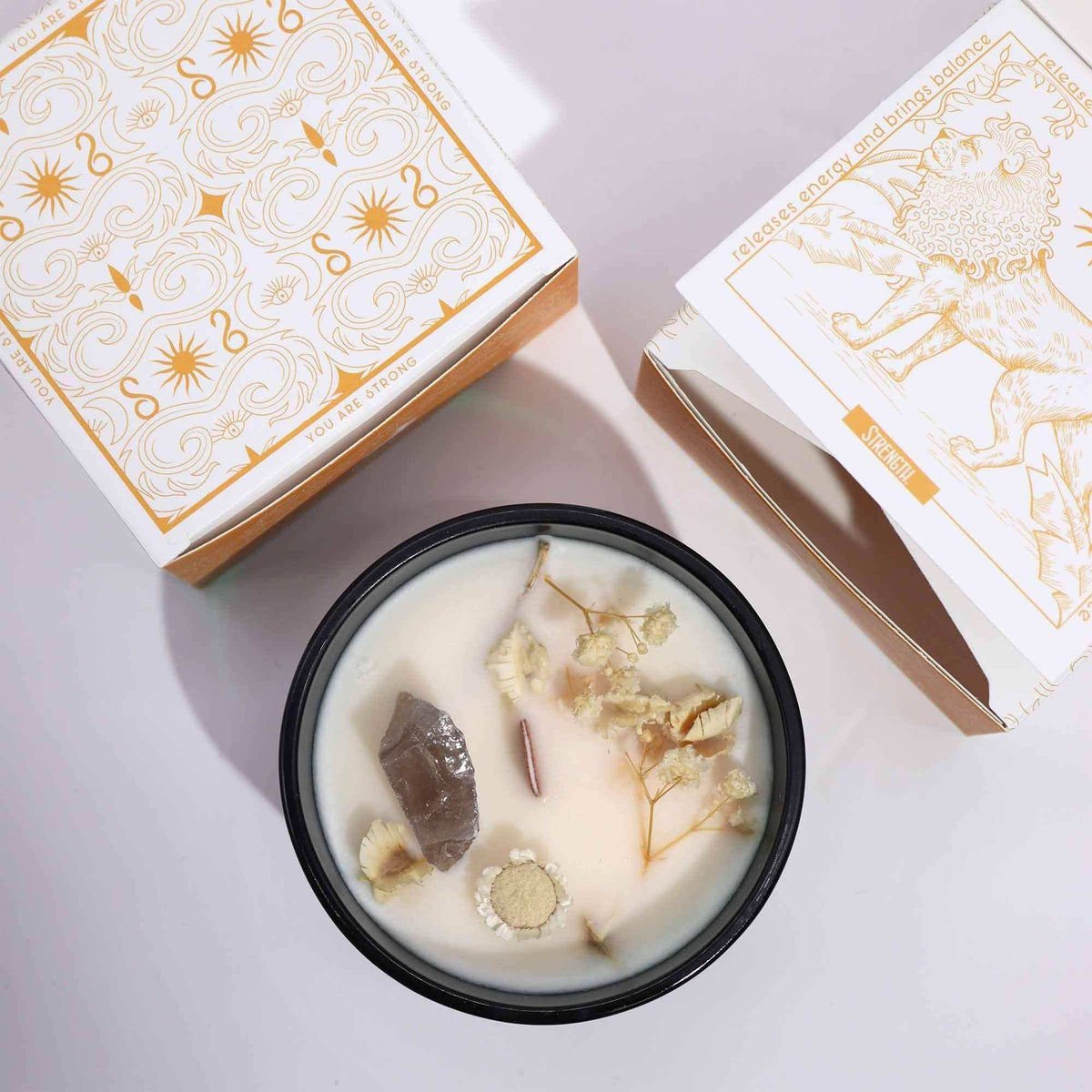 Hop Hare Crystal Magic Flower Candle The Lion with rock quartz and dried flowers