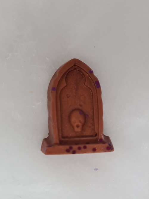 Halloween themed gravestone-shaped wax melt with glitter accents.